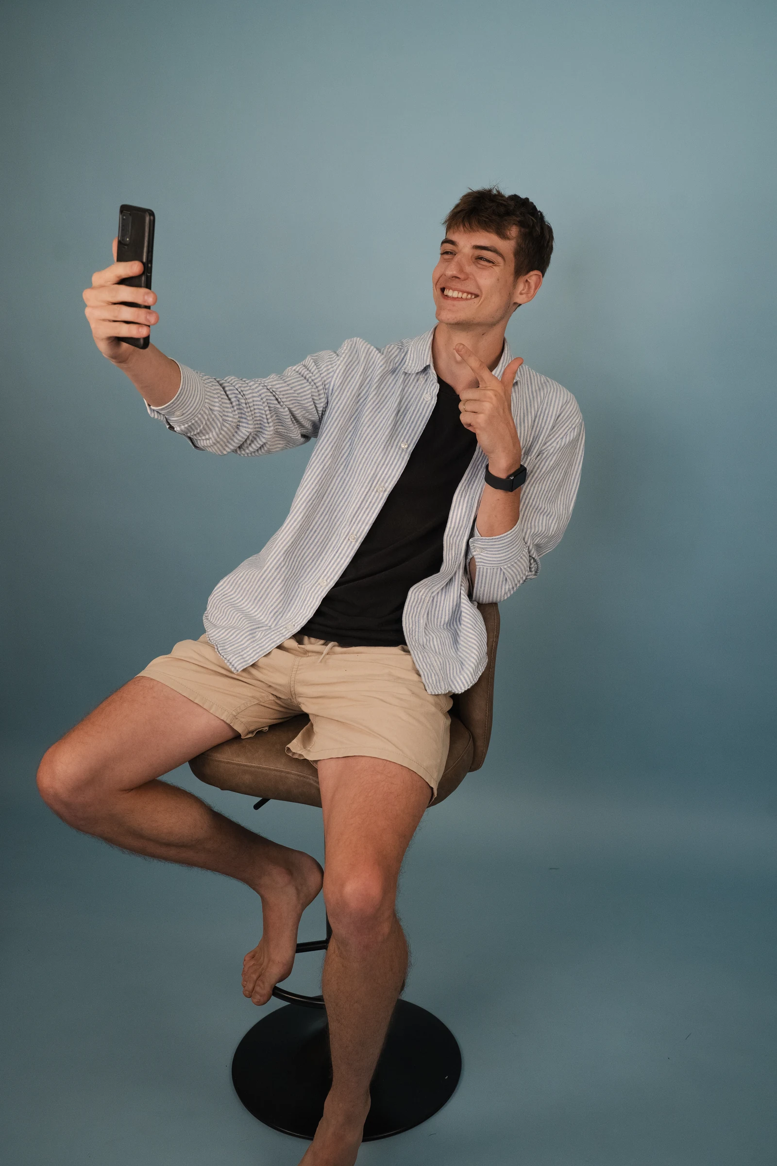 Ondra using a phone during a RoboHumanist studio photoshoot